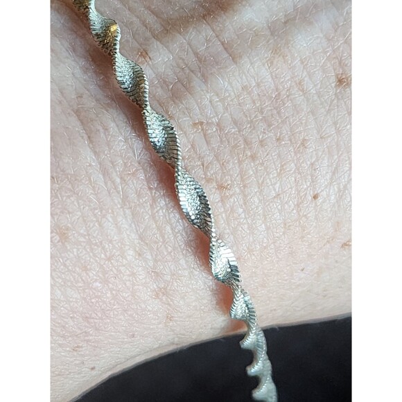 Sterling Silver 925 Italy 7” Twisted Herringbone Bracelet Signed SU 3gm - Picture 11 of 13
